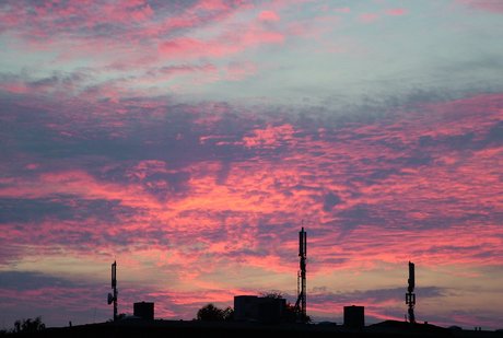 Sundawn_in_Hamburg.jpg