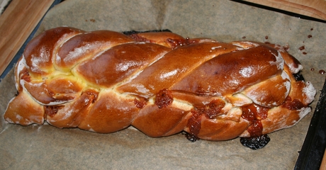 caramel almond and date braid, side view