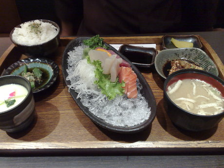 生魚片定食