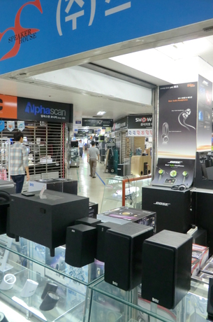 In Yongsan electronics market