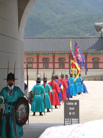 Changing of the guard at Gyeongbokgung