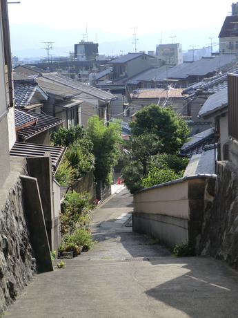 Street on the hill near Kiyomizu-dera