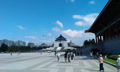 Chiang Kai-shek Memorial Hall on National Day, with protesters (especially on the steps of the Hall)