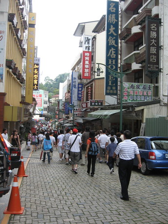 Crowds in Shueishe Village