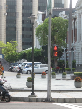 A crosswalk light showing a countdown in stop state