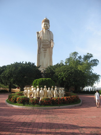 Statue of Amitabha Buddha at Foguangshan Monastery