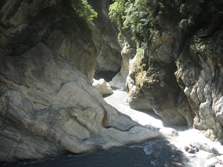 Rocks along a stream in Taroko