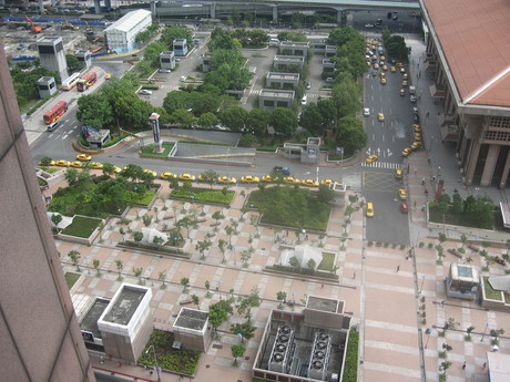 Taxis outside Taipei Main Station