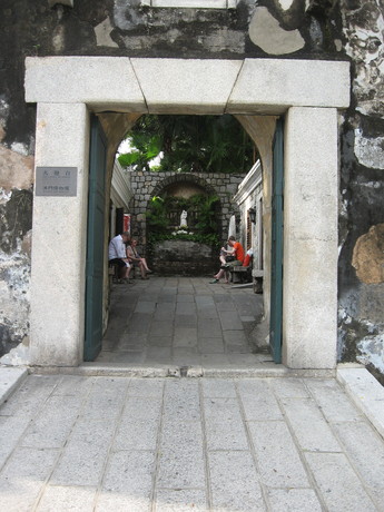 Entrance to the Fortaleza do Monte