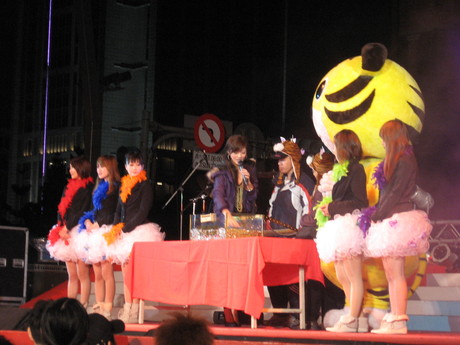 The Tiger Reunion on the main stage; the function of the girls in poofy skirts is unclear as they didn't actually do anything