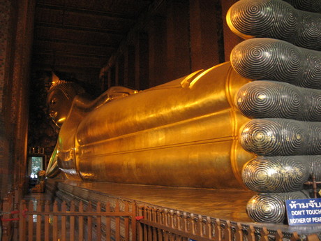 Giant Buddha enters paranibbana in Wat Pho