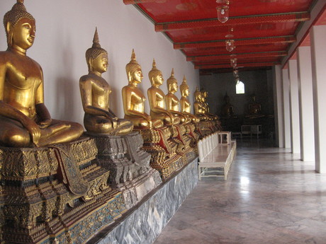 Inside one of the cloisters at Wat Pho