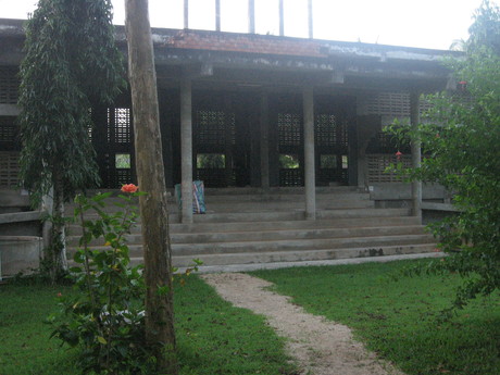 The main group meditation hall for the retreat