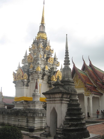 Wat Phra Boromathat, with a restored Srivijayan chedi