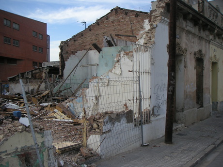 Cerca de la antigua comisaria