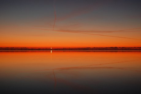 Solnedgang ved Ringkøbing fjord med Nørre Lyngvig fyr 020109